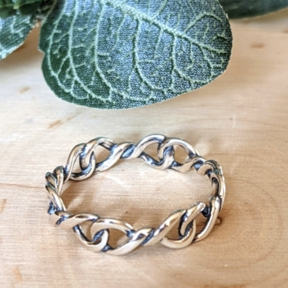 CaraGail'sCloset Jewelry - 925 Sterling Silver Twist Ring Size 6 & 7 Women's Jewelry